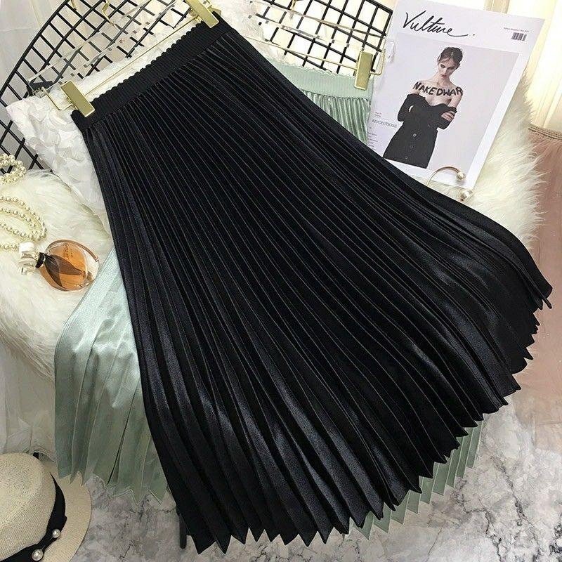 Latest Fashion Trend: Pleated Black Skirt